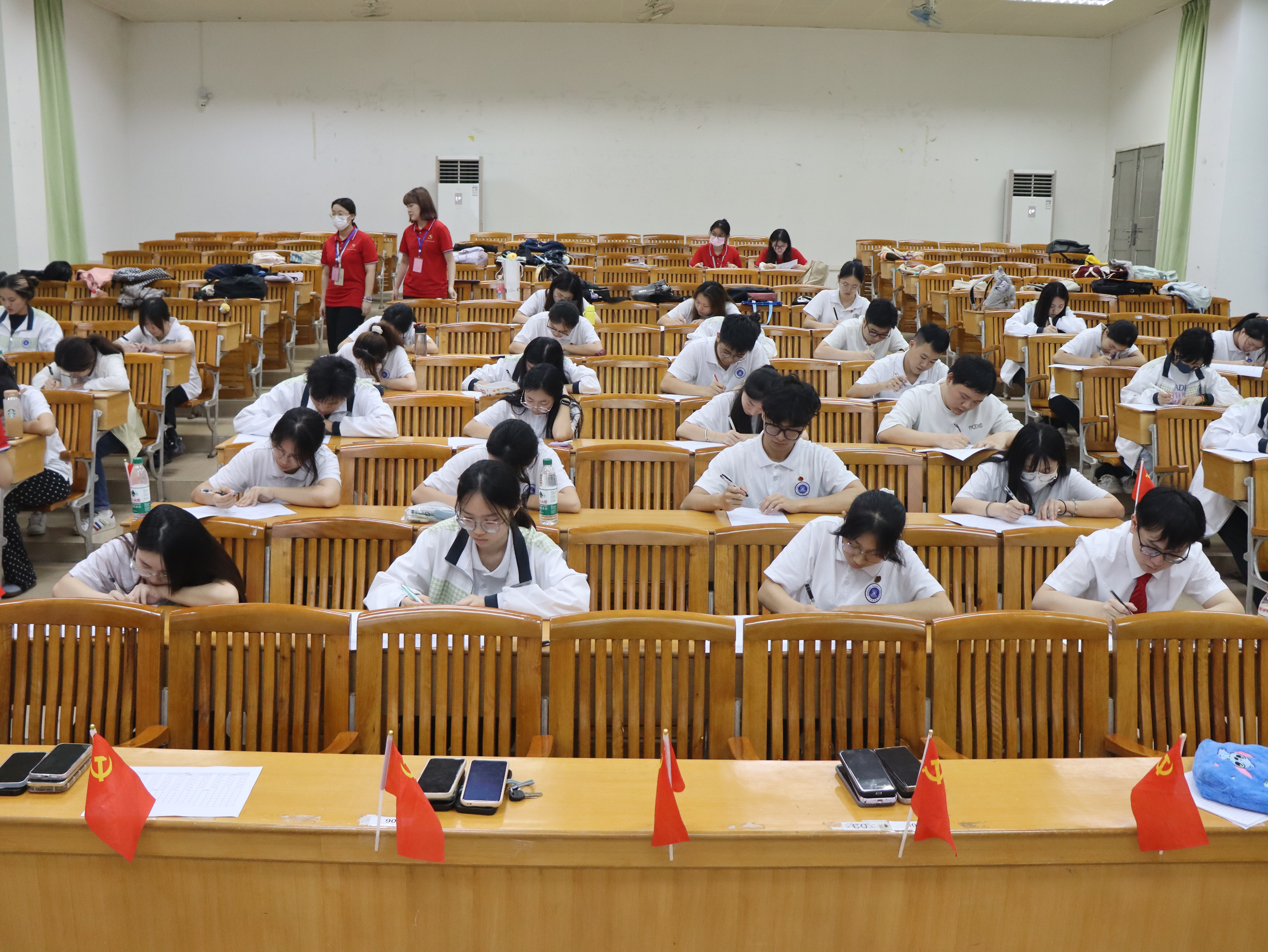 学员认真答题 (1).JPG