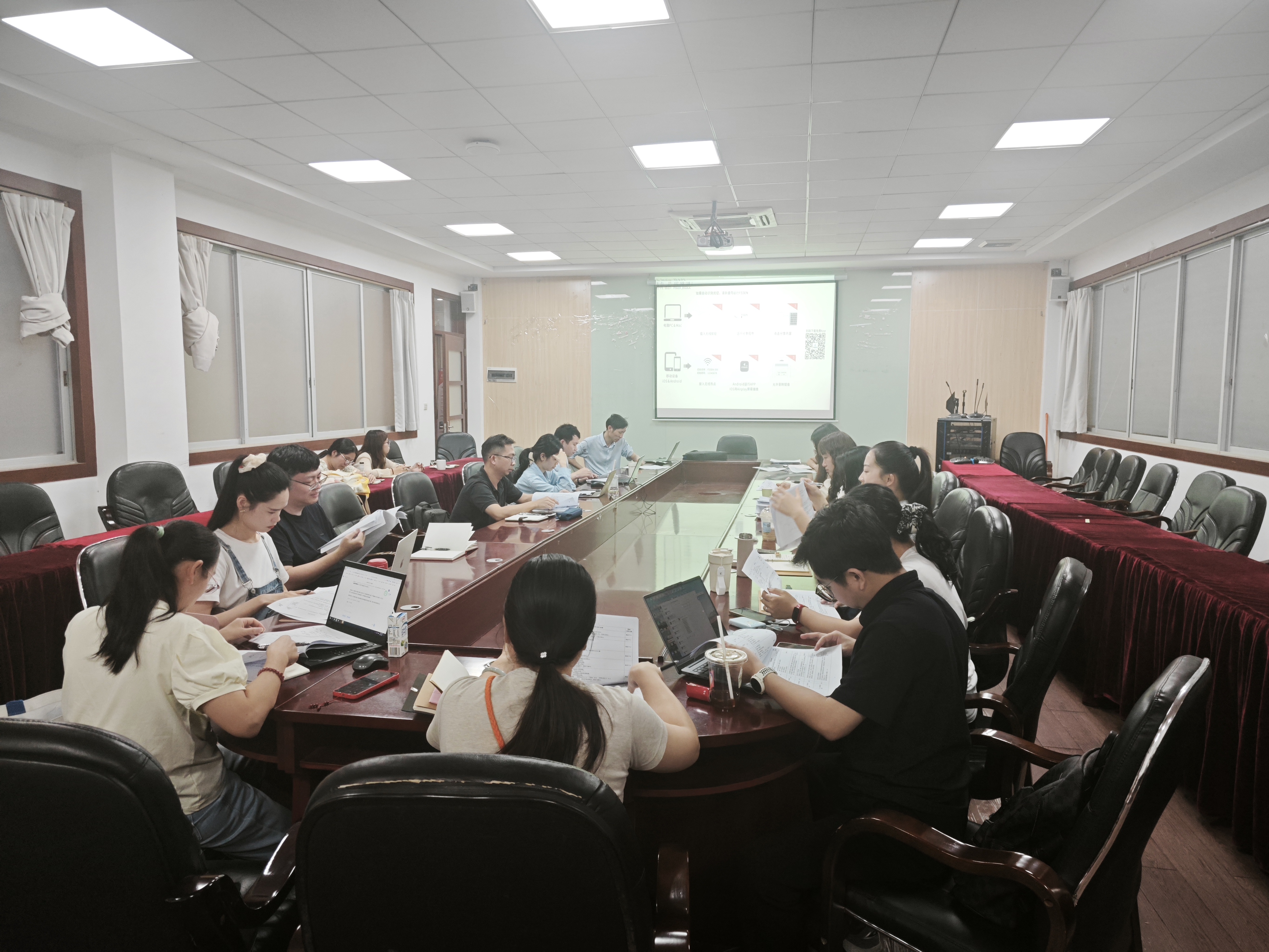 会议照片.jpg